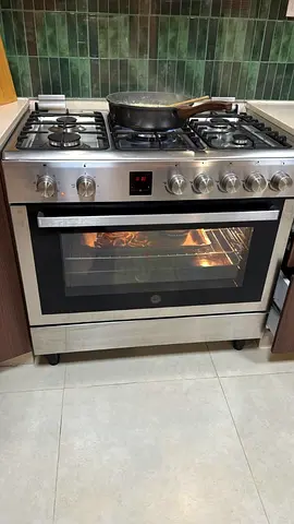 Hovver Stainless Steel 5-Burner Gas Range with Oven electric - Good Working Condition