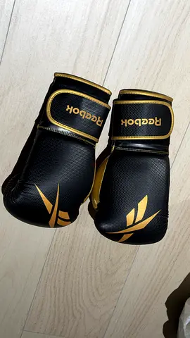Reebok boxing gloves - used, excellent condition, black/gold, 14oz