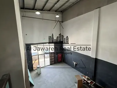 Warehouse on a main road with a bathroom, offic