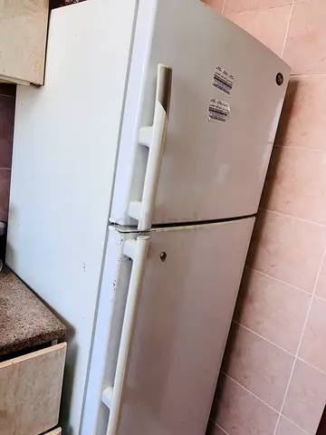 Used Top Freezer Refrigerator - White, 2-Door, Good Condition