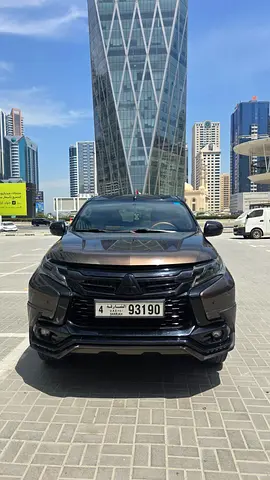 Mitsubishi Montero Sport 2019 Signature Edition Black GCC Specs
