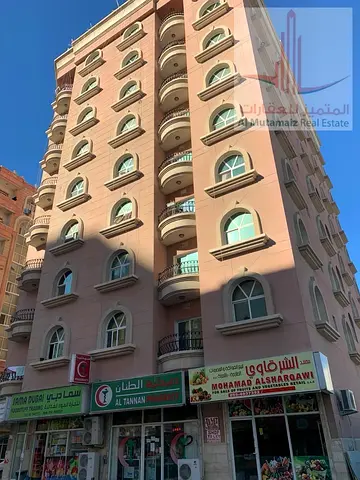 شقة غرفة و صالة للايجار فى منطقة الراشدية3 امام الجراند مول على شارع المرور القديم بناية عائلات
