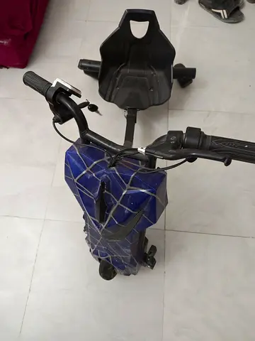 Kids Electric Drift Trike Scooter - Blue (Used) (For Parts)