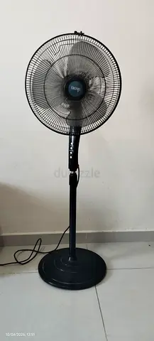 Standing pedestal fan - working condition, adjustable height with remote