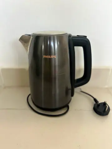 Philips 1.7L Electric Kettle – Black & Rose Gold
