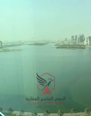 شقة واسعة 4 غرف وصالة | إطلالة بحرية مفتوحة | تكييف مجاني | باركن | جيم ومسبح