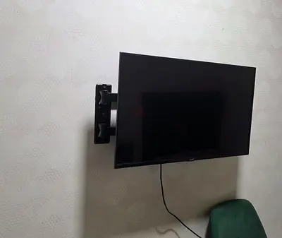 4 identical TVs for sale as one set – Evvoli 32" Smart Android TV – Excellent Condition