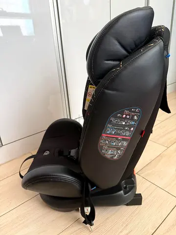 Used convertible toddler car seat – good condition, black leather-style