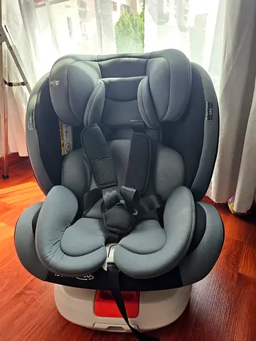 Car seat for baby and kids up to 12 years old - Isofix ready