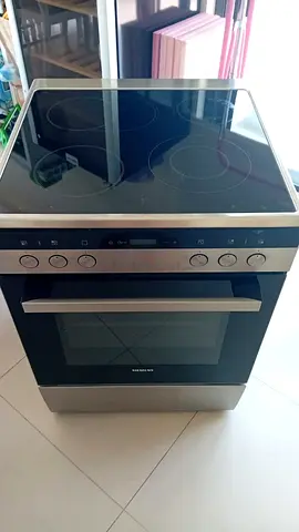 Siemens freestanding electric ceramic hob with built-in oven - good condition