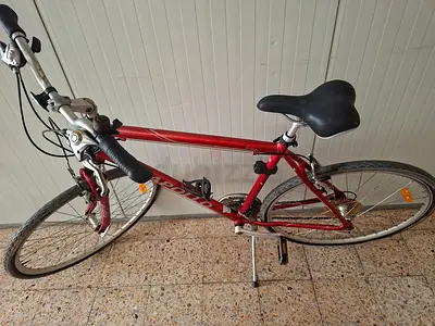 Red hybrid/road bike - used, good working condition