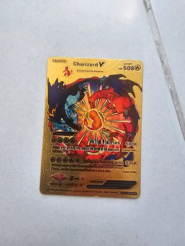 Rare Gold Foil Charizard V Pokémon Collectible Card 1995 game pack Nintendo