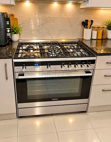 Siemens 90cm Stainless Steel Gas Range with Electric Oven - Excellent Condition