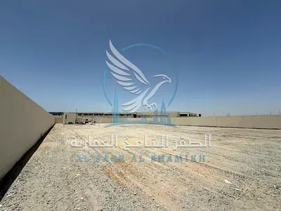 للإيجار السنوي حوطه في الصناعيه 18 الشارقة فرصة ممتازة مساحة 20 الف  قدم مربع كهرباء عاليه