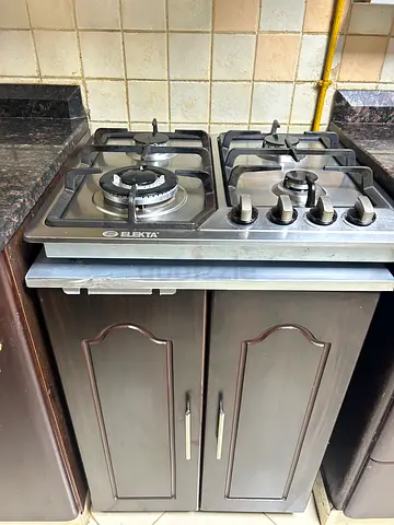 Built-in 4-Burner Gas Hob (Stainless Steel) - Good Working Condition including the gas stove table