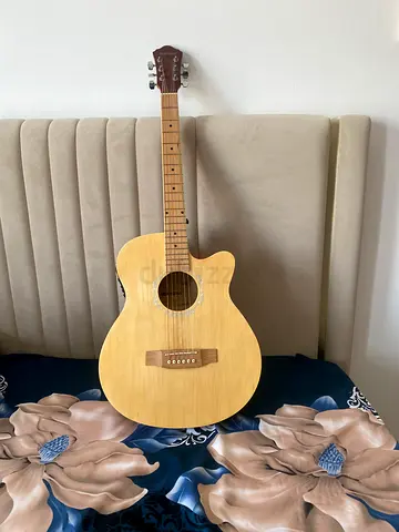 Used Natural Finish Acoustic Guitar - Cutaway, Good Condition