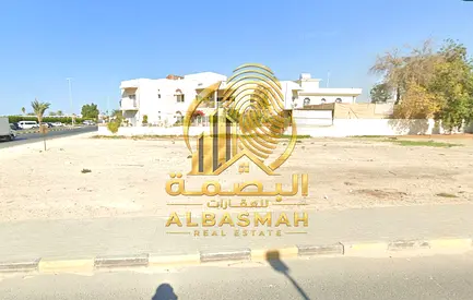 للبيع ارض زاوية تجاريه منطقه الخان شارع الفنادق - بالشارقة