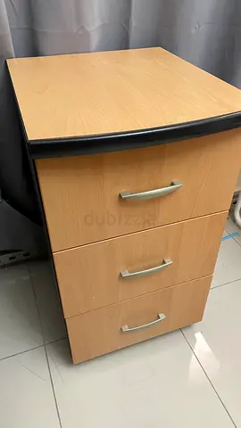 Light wood 3-drawer filing cabinet / bedside cabinet - good condition