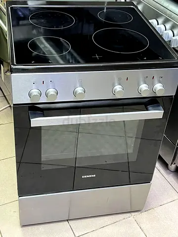 Siemens brand electric cooking range excellent condition for sale