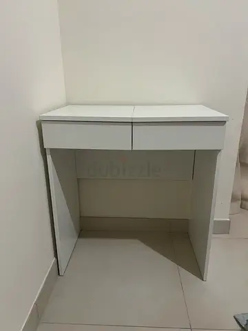 Makeup table white