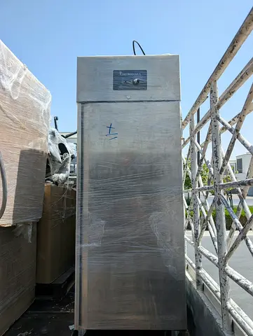 Gastrodomus Commercial Single Door Upright Chiller / 597 L