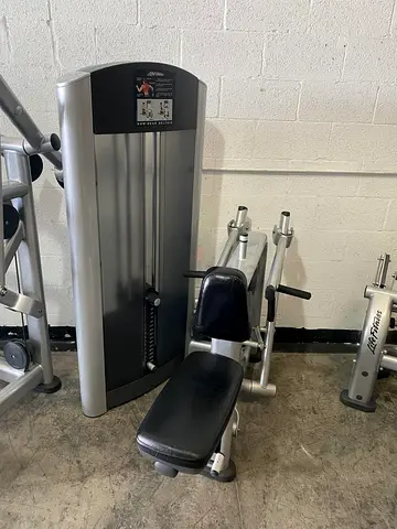 LIFE FITNESS ROW/REAR DELTOID