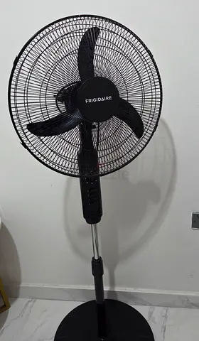 Frigidaire Black Pedestal Standing Fan - Excellent Working Condition