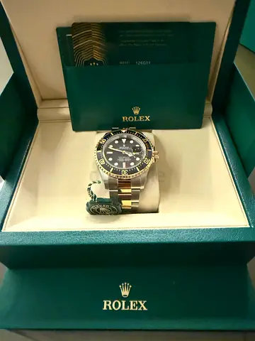 ROLEX OYSTER 2026 SEA-DVIELLER 4000 YELLOW ROLESOR 43MM New With box and paper