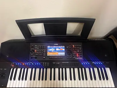 Yamaha PSR-SX700 Portable Keyboard with Display - Excellent Working Condition..same as new