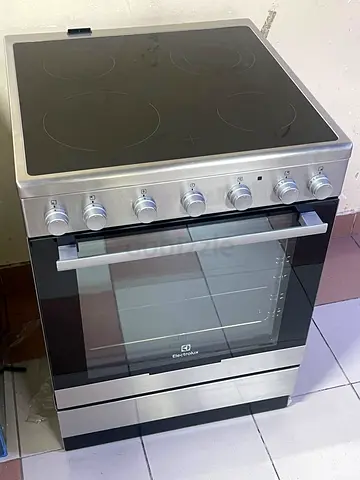 Electrolux electric cooker 60cm good condition for sale