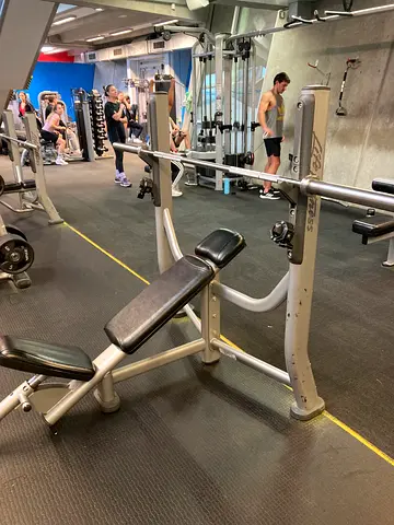 LIFE FITNESS OLYMPIC INCLINE BENCH PRESS