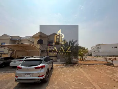 فيلا زاوية للإيجار في منطقة المويهات 1 تضم 6 غرف نوم رئيسية