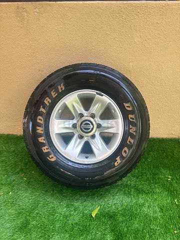 5no. original 16 inch Nissan Patrol Safari Y61 rims + tire cover