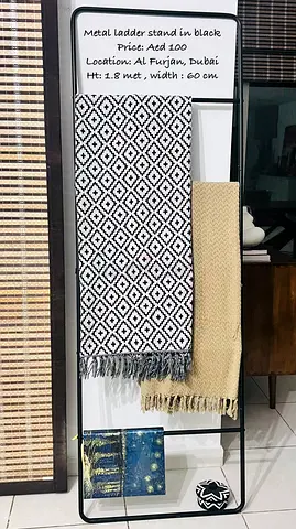 Ladder stand in metal - black