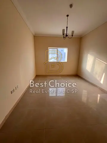 A distinctive apartment in a prime location in the Al Qasimia (Al Mahatta) area; suitable for families and close to essential services and amenities.