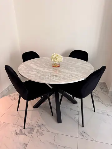 Dining table/chairs
