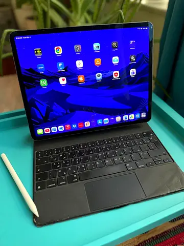 IPad Pro 12.9 inch 2020 (Gen 4) with Magic Keyboard & Apple Pencil (Gen 2)