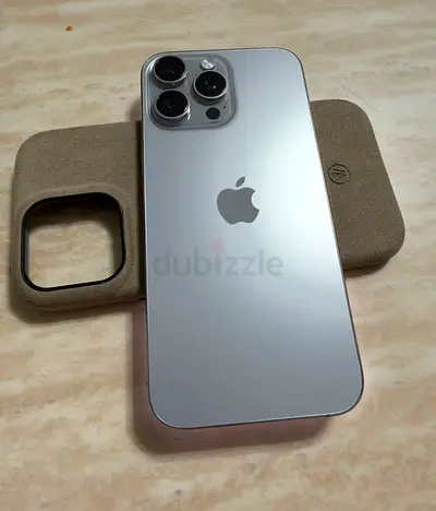 iPhone 16 Pro Max 512 GO in perfect with 12 cases