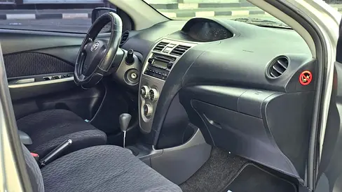 2011 Toyota YARIS 照片 10