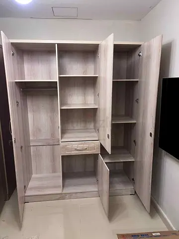 Light wood 3-door wardrobe with shelves and drawer - good quality