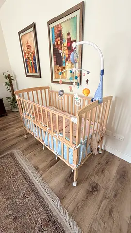 Baby Crib with Mobile and Mattress - Light Natural Finish