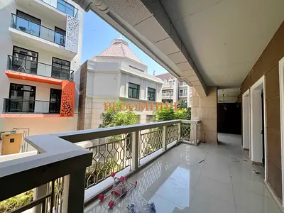 GARDEN & FOUNTAIN VIEW 2BR FULLY UPGRADED CLOSED KITCHEN 2 PARKINGS