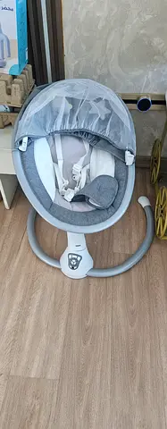 Graco electric baby swing/rocker in good condition