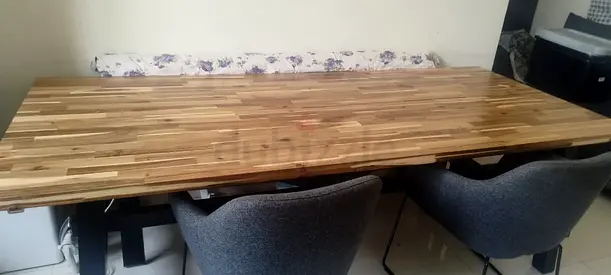 Large wooden dining table with 6 seating chairs - very good condition