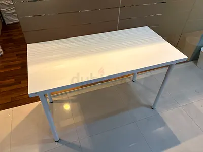 13 white wooden tables with feet