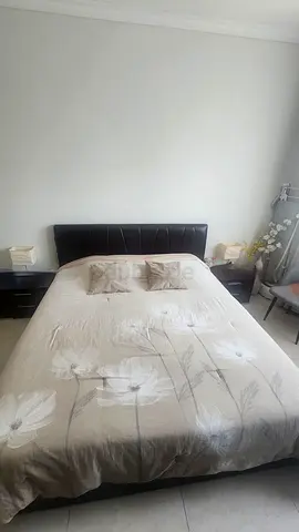 King size bed with headboard with storage box and hydraulic system (180cmX200cm) - good condition