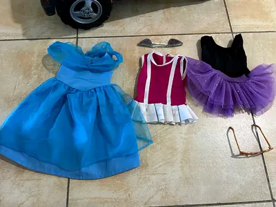 My Generation Doll – 4 dresses with accessories, good condition and Jeep
