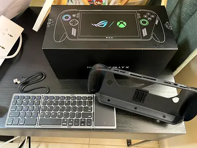 XBOX ROG ALLY X 1TB 24GB RAM WITH COVER ACCESSORIES MINT CONDITION AND XBOX GAME PASS REDEEMABLE