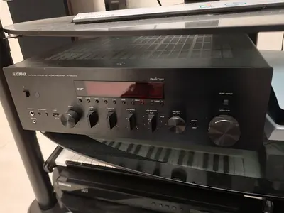 Yamaha Natural Sound Stereo Receiver R-N803D Good CONDITION. No remote