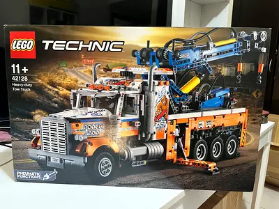 LEGO Technic Heavy-duty Tow Truck 42128